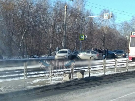 Массовое ДТП в Челябинске: столкнулись шесть машин