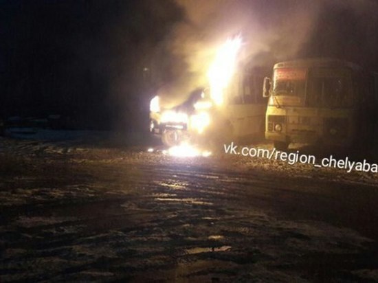 В Челябинске сгорел пассажирский автобус ПАЗ