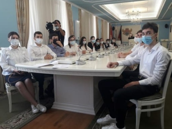 Дагестанские выпускники получат по 100 тысяч рублей