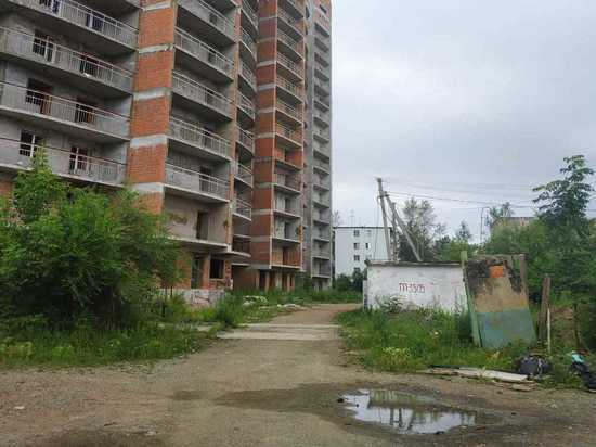 Долгострой «Рубин» в Хабаровске не огородили после гибели подростка