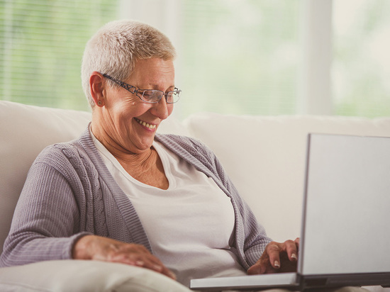 Неожиданно для самих себя пенсионеры становятся популярными в социальных сетях