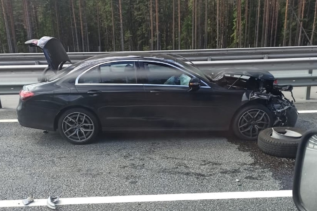 На М-11 в Тверской области водитель разбил новый «Mercedes» - МК Тверь