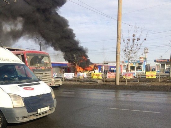 В Челябинске загорелась маршрутка с пассажирами