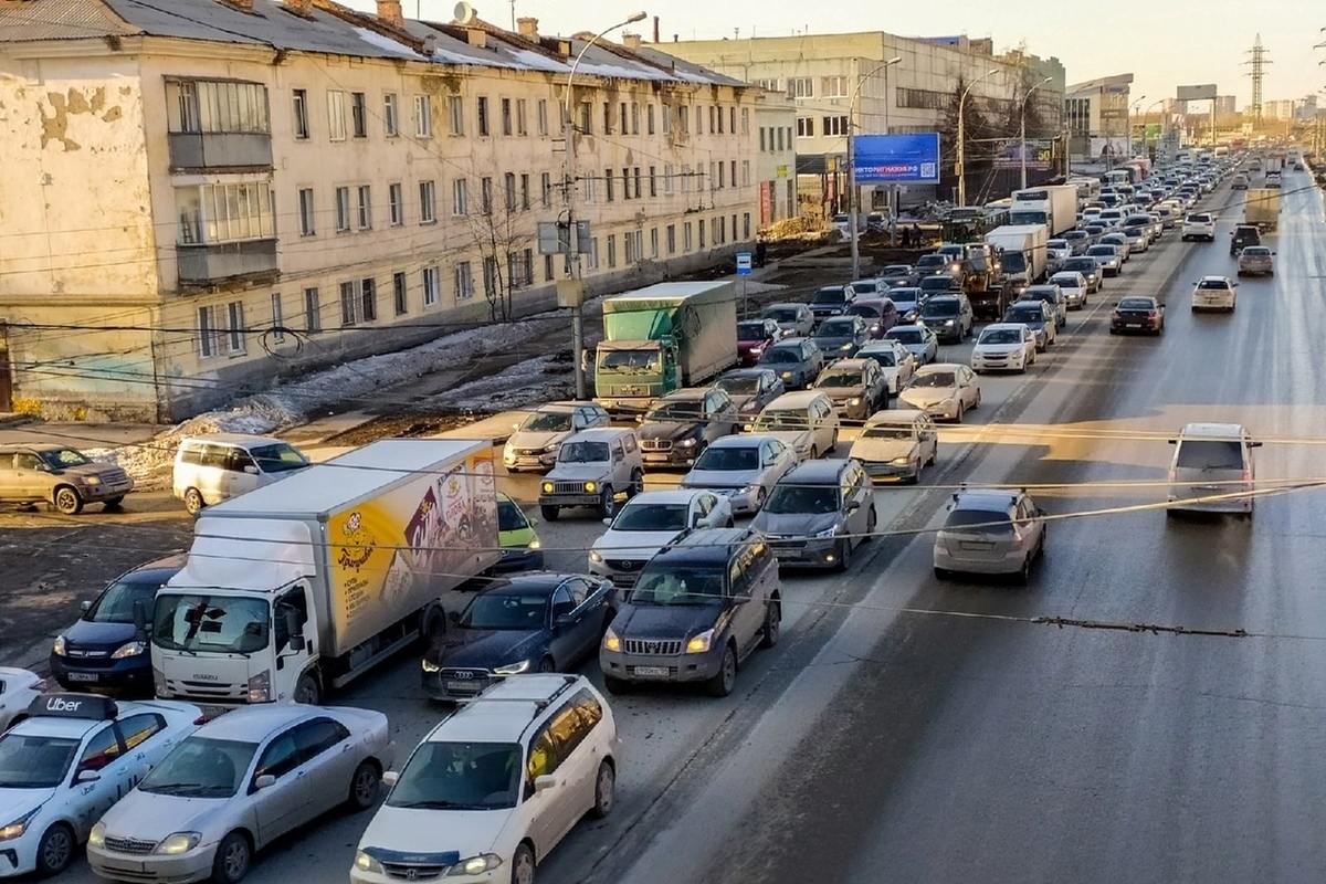 Длинная пробка в 12 километров образовалась на Северном объезде в  Новосибирске - МК Новосибирск