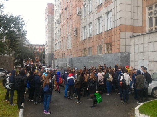 В Перми идет эвакуация людей. Под угрозой взрыва школы, ТРК, вокзалы