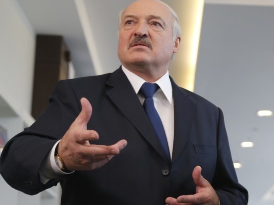 Лукашенко приказал полностью перекрыть границу с Украиной