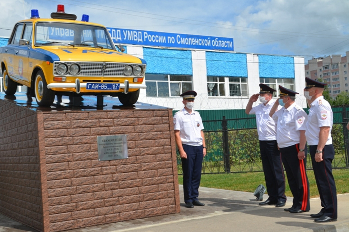 В Смоленске открыли памятник патрульной машине - МК Смоленск