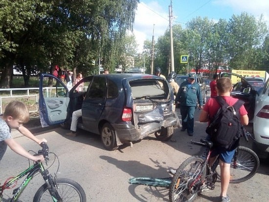 В Иванове пьяный водитель устроил аварию с участием пяти автомобилей