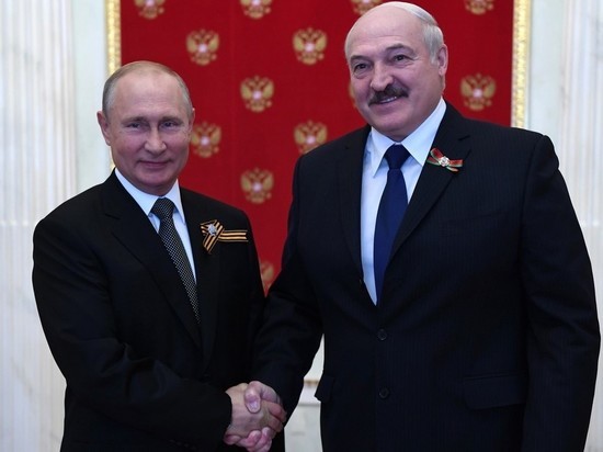 Путин поздравил Лукашенко с Днем независимости Белоруссии, вспомнив войну