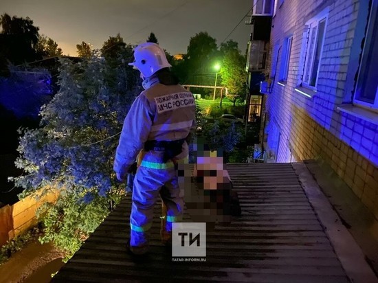 В Казани спасли выпавшую с четвертого этажа женщину