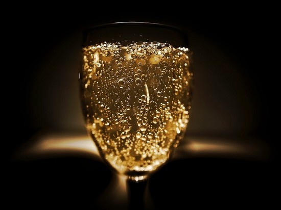 Союз виноделов России назвал "шантажом" приостановку ввоза французского шампанского