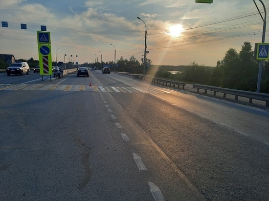 В Ленинском районе Новосибирска на пешеходном переходе сбили женщину с ребенком