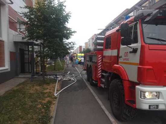 В ЖК Царево на лестничной площадке загорелась коляска: спасли 6 человек