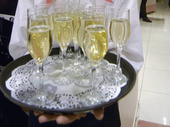 Moet Hennessy согласилась назвать поставляемое в Россию шампанское "игристым вином"