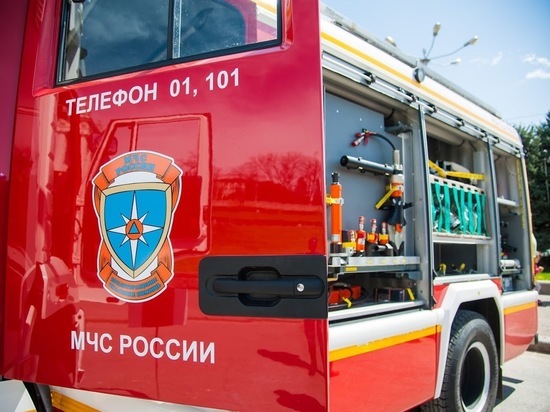 В Астрахани спасатели ликвидировали пожар повышенной сложности