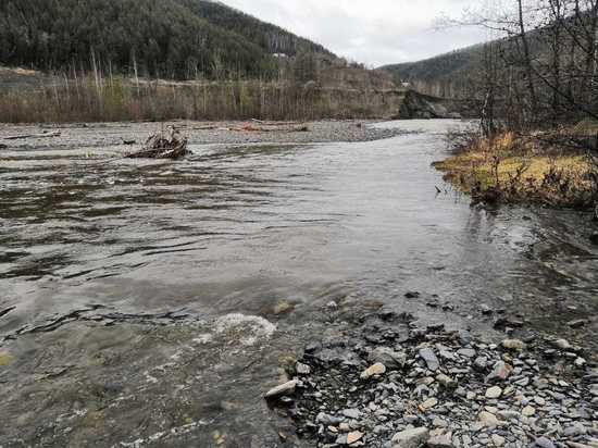 Суд приостановил деятельность золотодобытчика за загрязнение реки в Приамурье