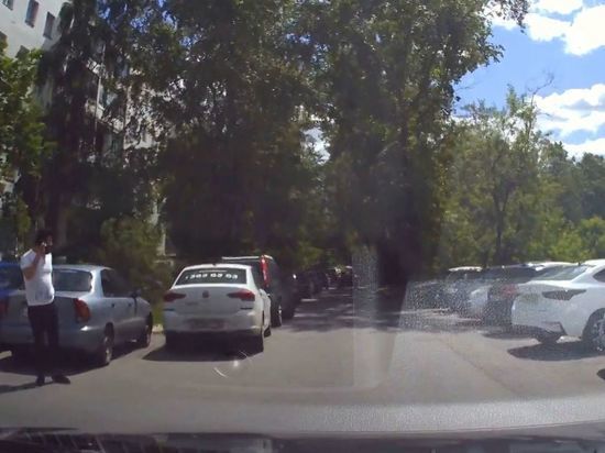 Жители Екатеринбурга жалуются на дорожные проблемы из-за прихожан мечети в бывшем здании ГИБДД