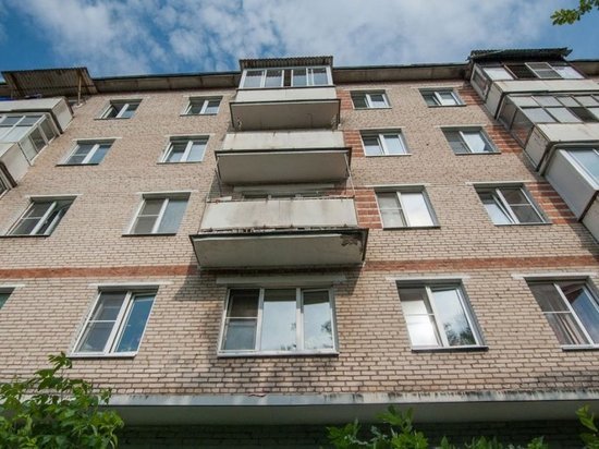  В Иванове соседи спасли мужчину, который чуть не вывалился с окна на пятом этаже