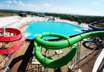 На прошедших жарких выходных открылся первый аквапарк «Бархат-парк» возле Сосновоборска в Красноярском крае