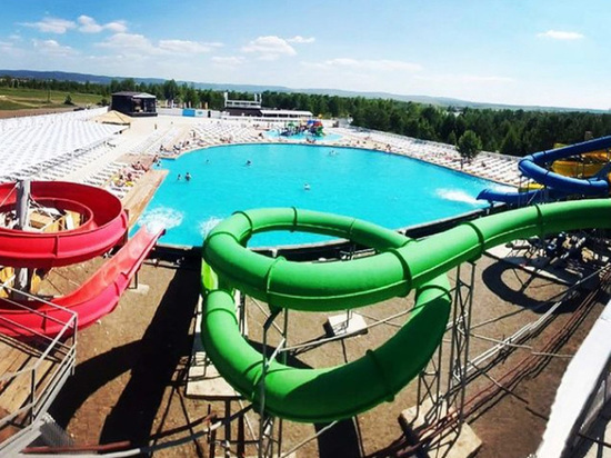 Тысячи отдыхающих создали коллапс в первом аквапарке под Красноярском