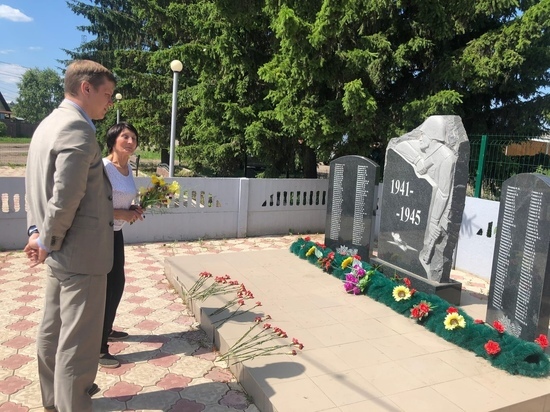 Депутаты Заксобрания добились внесения на мемориал фамилии фронтовика из Маганска