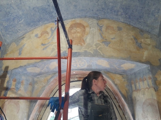 «Это потрясающе!»: реставраторы очистили от копоти фрески в Анастасиевской часовне