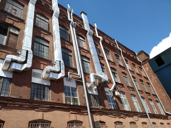 Сотрудники ГАТИ проверят чистоту фасадов нежилых зданий в 9 районах Петербурга