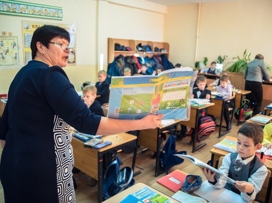 Более 40 земских учителей начнут работать в амурских школах в этом году