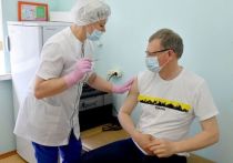 Губернатор Омской области Александр Бурков поставил прививку от коронавируса