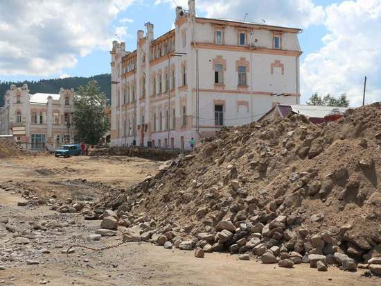 Ученый заявил об уничтожении 100-летней мостовой в Сретенске