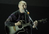 Лидер группы "Звуки Му", актер Петр Мамонов шестые сутки остается в реанимации, он подключен к аппарату ИВЛ