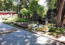 На Новодевичьем кладбище началась активная стадия подготовки к похоронам режиссера Владимира Меньшова