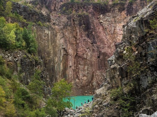 Прочность образовавшейся пробки проверил хабаровский бейсджампер Алексей Пыхов