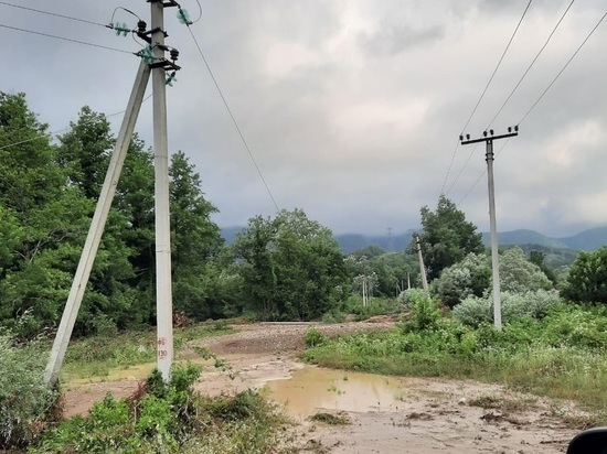 Энергетики восстанавливают электроснабжение социально значимых объектов в Туапсинском районе Кубани, пострадавшем от стихии