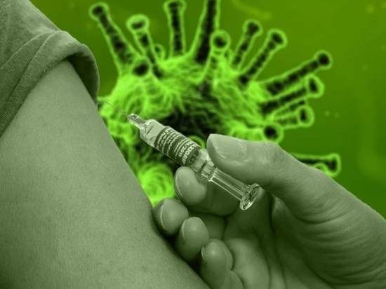 Медик рассказал, как вакцинировать 80% жителей в России