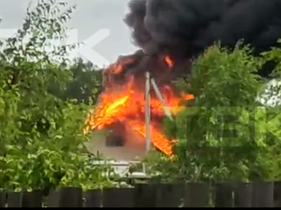 Жилой дом сгорел из-за удара молнии в дачном поселке под Красноярском