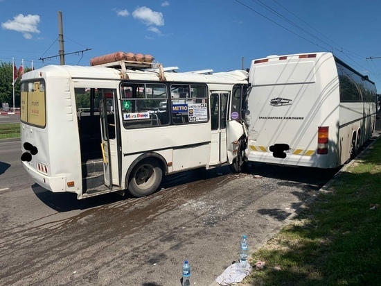 Пять человек пострадали в ДТП с автобусами в Курске