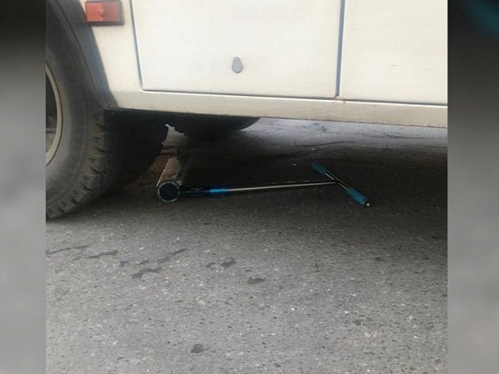 13-летний мальчик на самокате из Сарапула попал под колеса автобуса