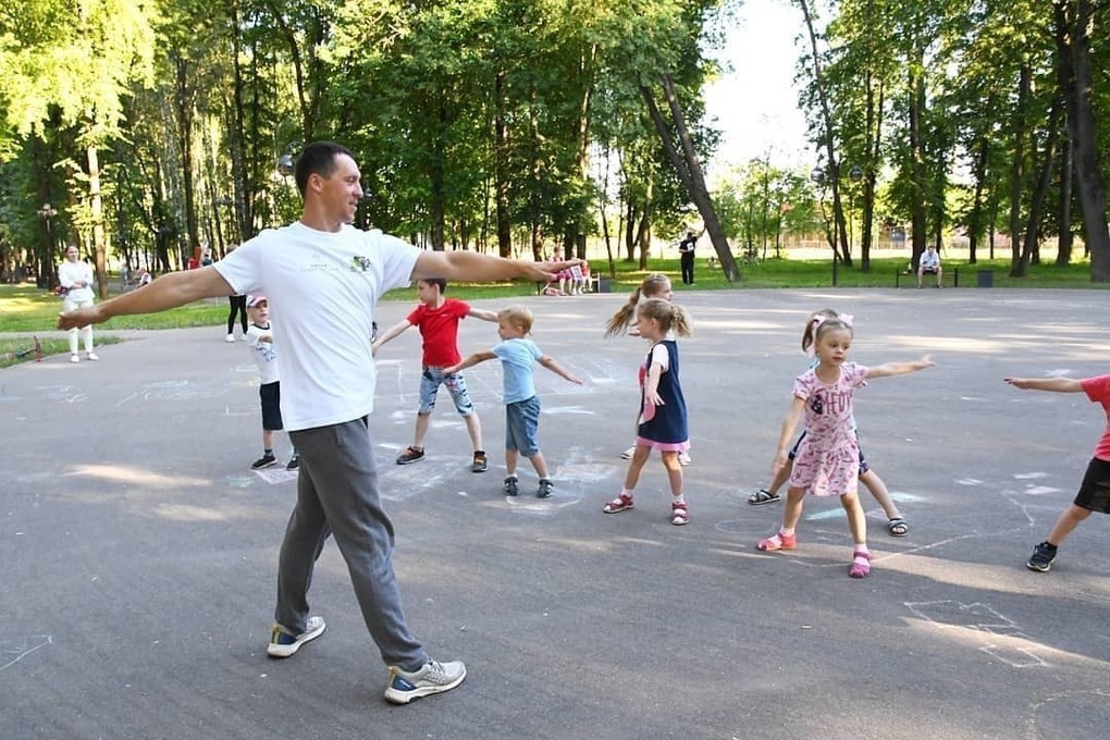 Семейные цирковые тренировки Серпухов. Серпухов парк. В Серпухове состоялись «Веселые старты». Фото Серпухов июль.