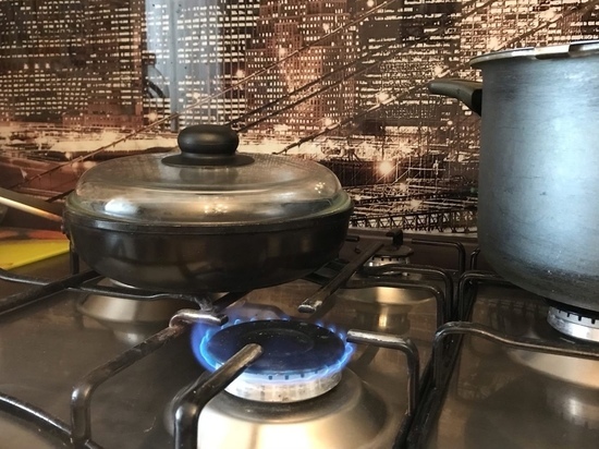 В Ярцеве хозяева квартиры ушли в магазин, забыв снять с горящей плиты еду