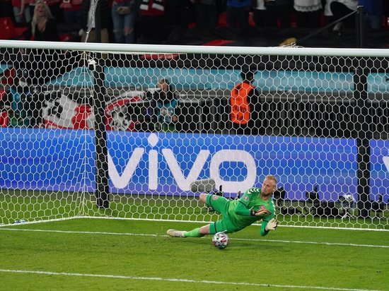 Шмейхелю мешали во время пенальти, которого могло и не быть: УЕФА открыл дело