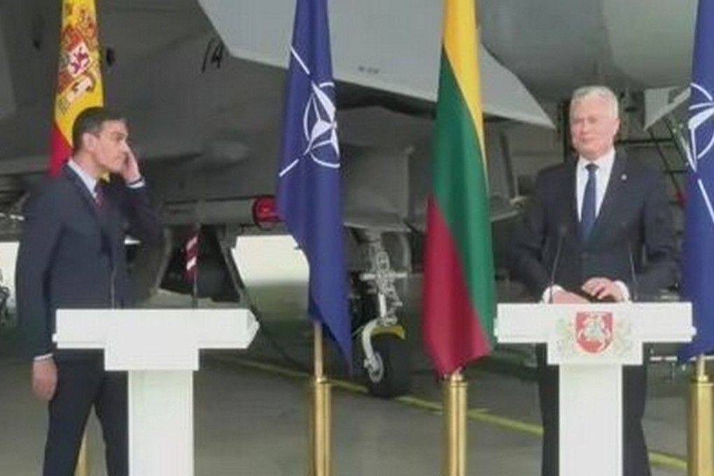Испанский премьер Педро Санчес спешно покинул базу НАТО после того, как в воздушное пространство Прибалтики вторгся российский самолет