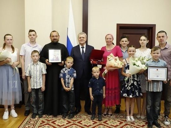 Орден «Родительская слава» получила семья священника на КМВ