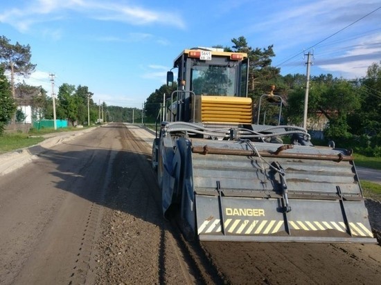 Ремонт транзитной дороги в селе Костюковка Свободненского района завершат в сентябре