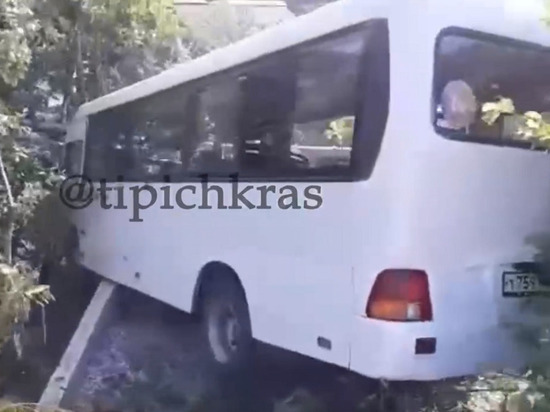 В аварии с участием автобуса в Хостинском районе Сочи пострадали 12 человек
