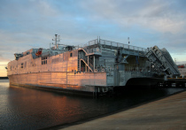 Несколько часов назад впервые за всю историю проведения военных учений НАТО в Черном море сюда зашел американский быстроходный транспортно-десантный корабль USNS Yuma 6-го флота США