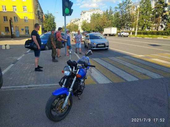 Тверского мотоциклиста доставили в больницу после столкновения с легковушкой