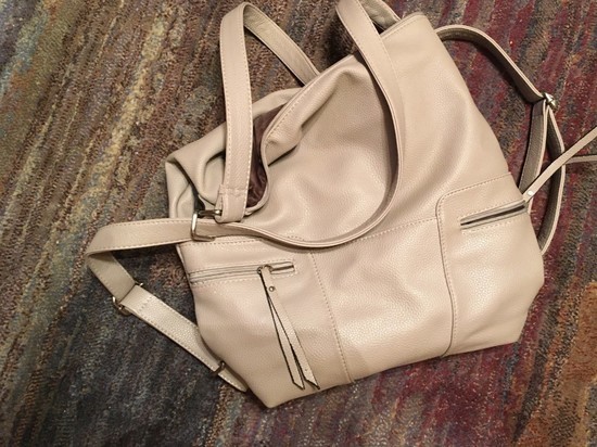 В Смоленске у 84-летней пенсионерки грабитель похитил на лавочке сумку