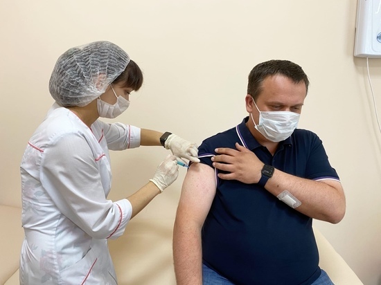 Губернатор Новгородской области Андрей Никитин сделал четвертую прививку от COVID-19