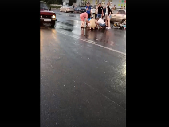 На Михайловском шоссе в Рязани мотоциклист сбил женщину с ребенком